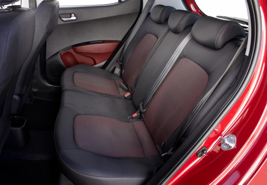 Интерьер Hyundai i10 2016 года  (фото 13 из 42)